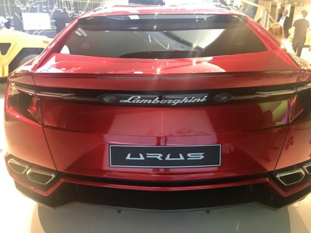 Lamborghini Urus 2018 - вид сзади