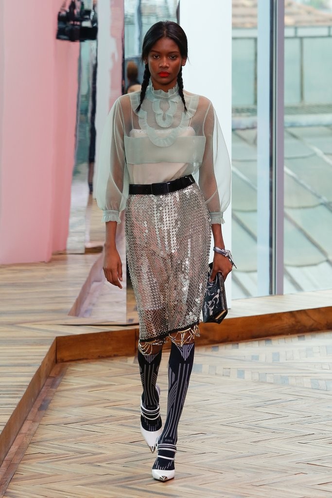 Весенняя коллекция женской одежды Prada 2018 года: шифоновое платье салатовое