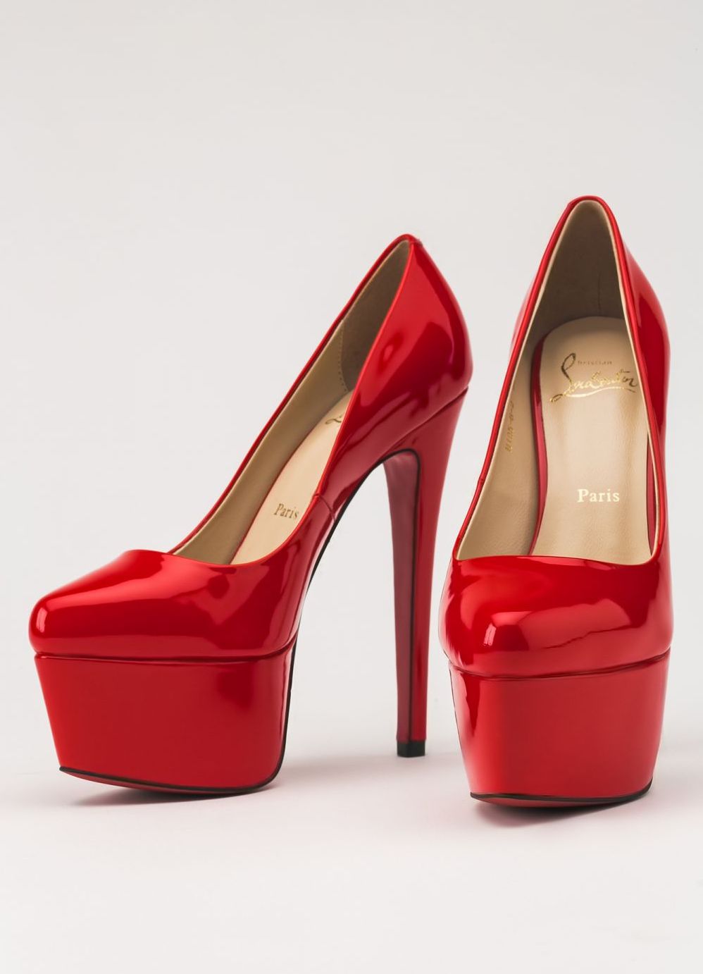 лабутены туфли: красные лаковые острый носок