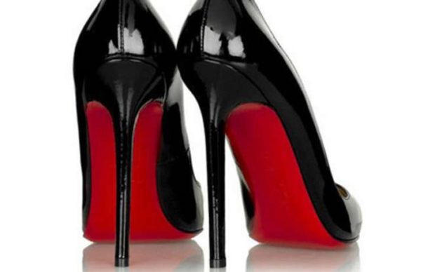 лабутены фото туфли женские: черные лаковые 