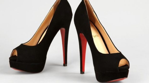 лабутены фото туфли женские: черные замшевые открытый носок
