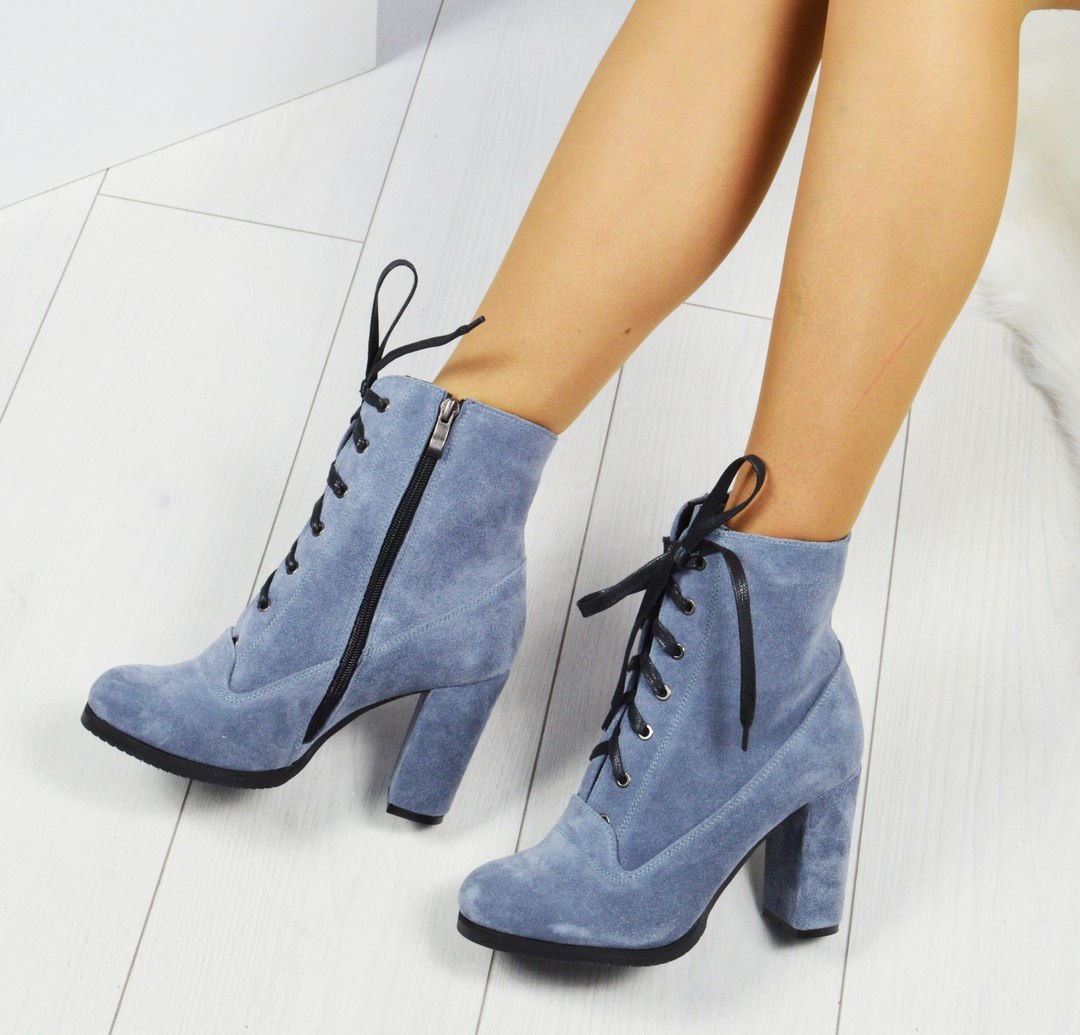 Голубые ботинки женские на каблуке